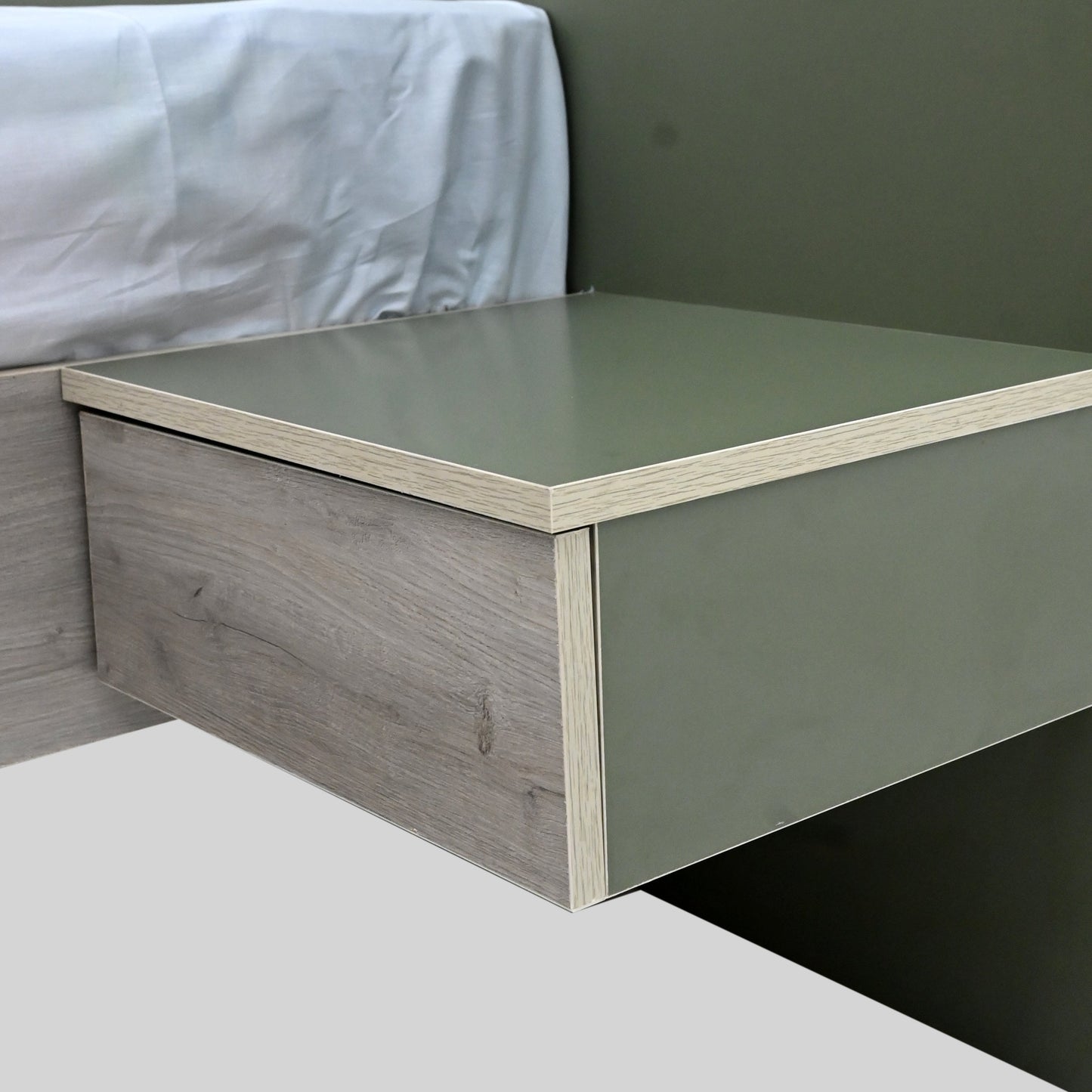 Hyphen Bed with 2 sides Table