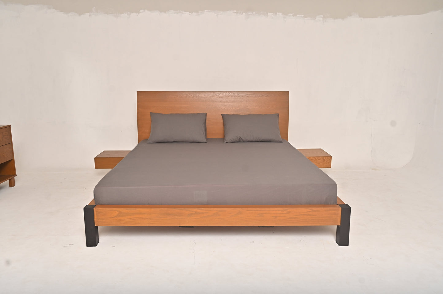 Harry King Size Bed Ð Solid Wood Frame with Upholstered Headboard