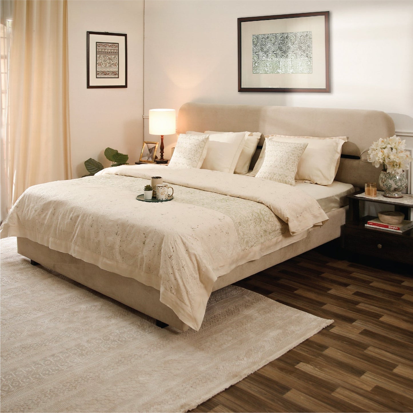 Lowa Arc Bedroom Set Ð Bed, Dresser & Rs 20,000 Gift Card