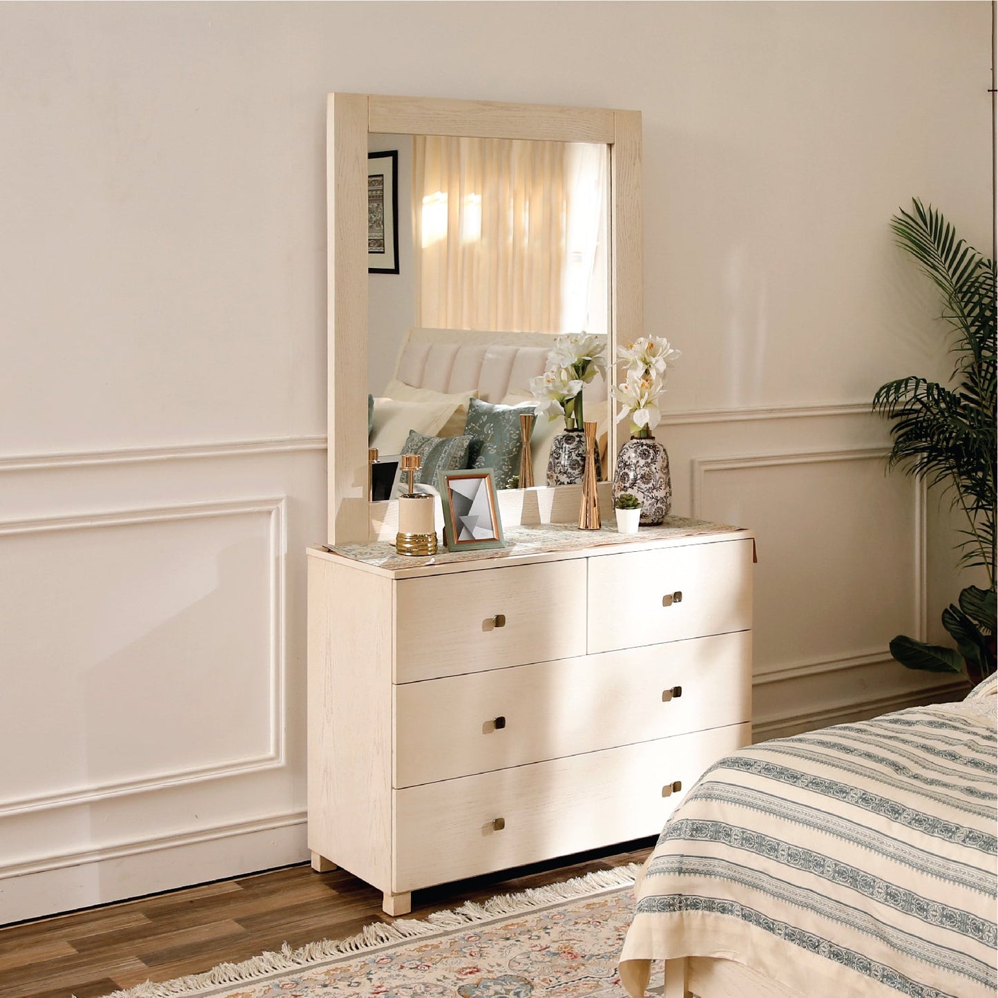 Modena Bedroom Set Ð Bed, Dresser & Rs 10,000 Gift Card