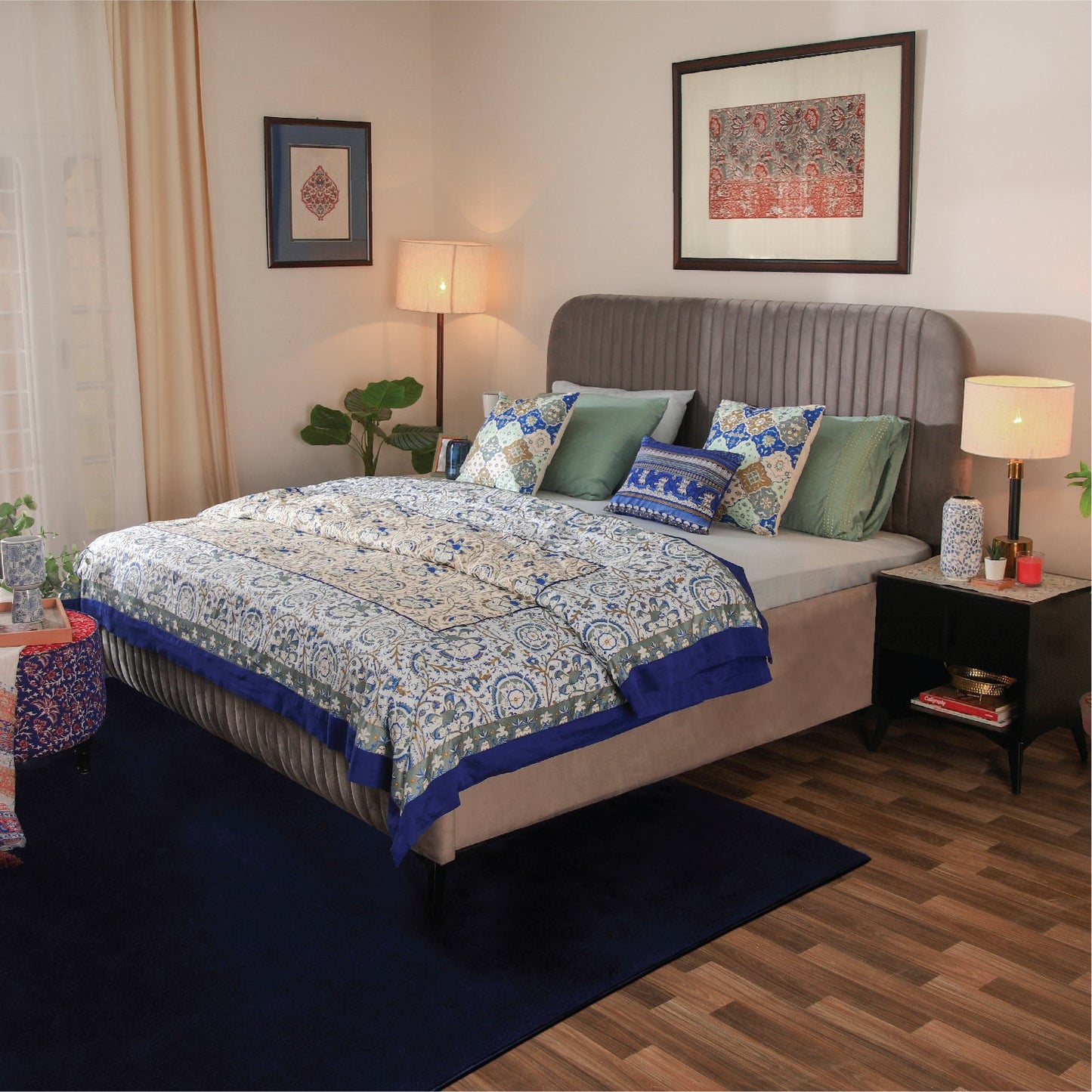 Monarach Bedroom Set Ð Bed, Dresser & Rs 30,000 Gift Card
