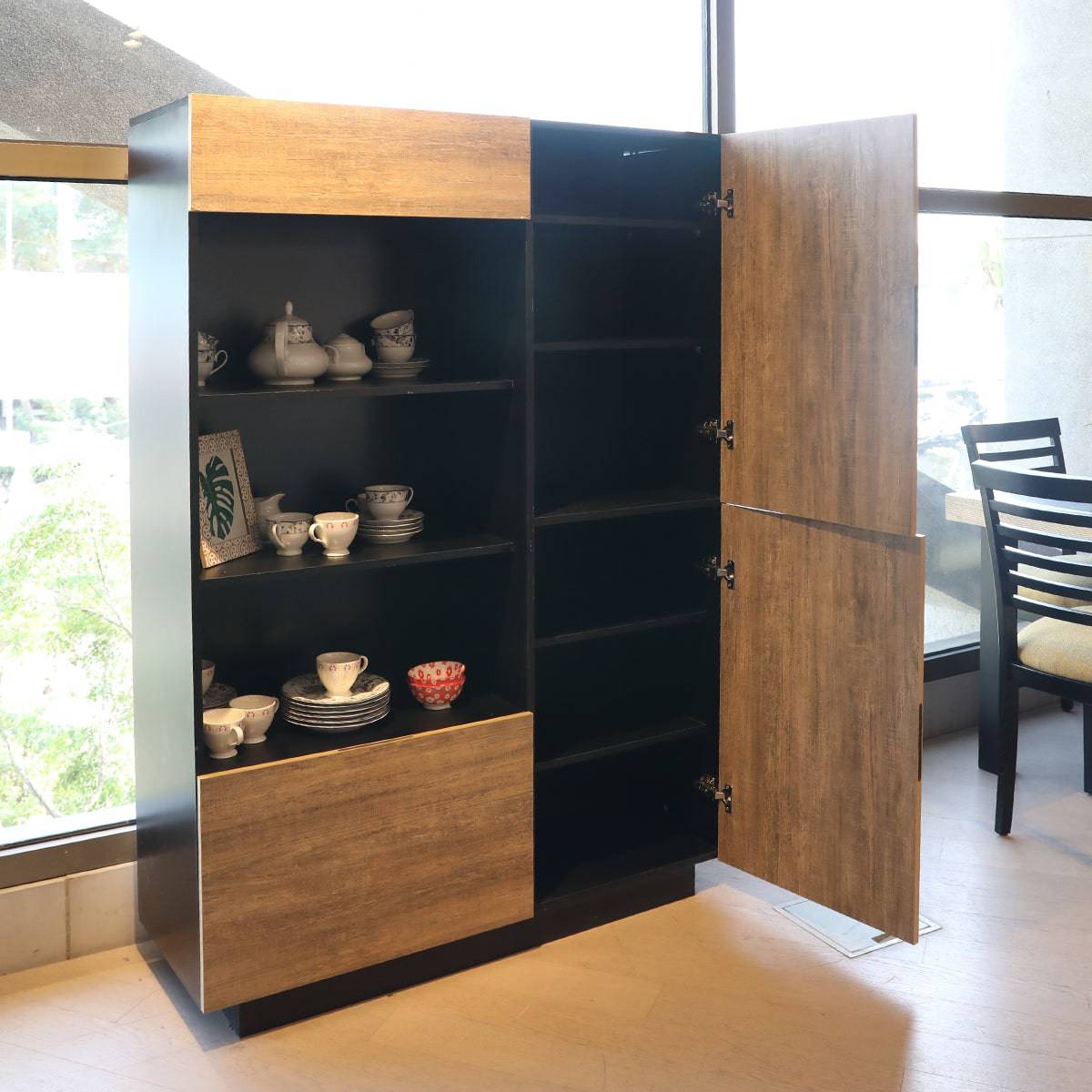 Gravil Crockery Unit